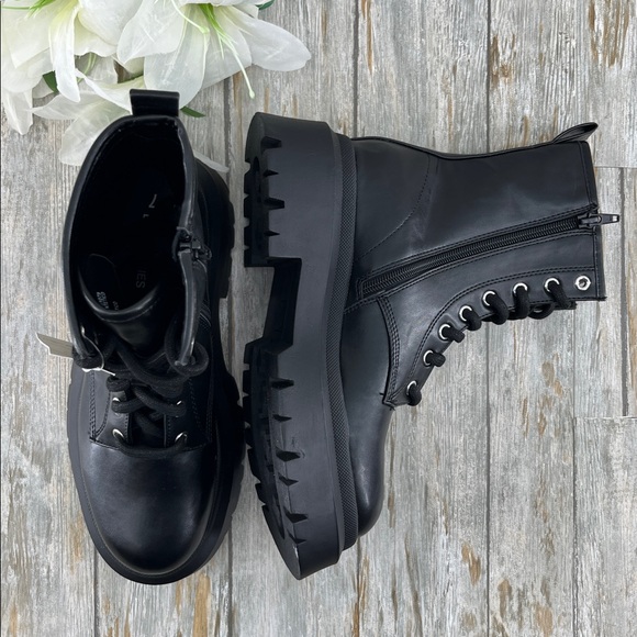 No Boundaries Shoes - Women's Lug Sole Combat Moto Boots Black Size 7